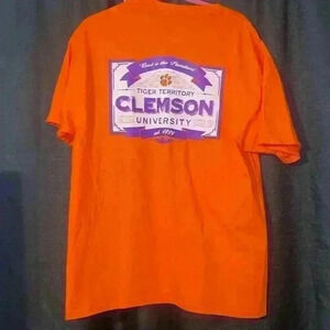 Clemson Tiger T Shirt NWT Size Large